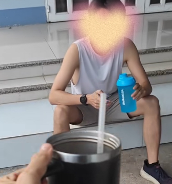 Chồng H’Hen Niê gây tranh cãi khi lấy sữa của vợ pha cà phê mời bạn bè uống: Ai nghe cũng “đứng hình”