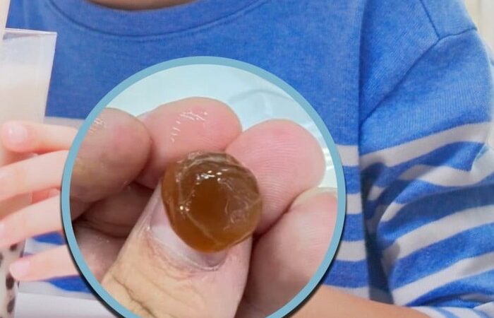 KHÔNG THỂ CHỦ QUAN! Bé 3 tuổi t.ử v.ong thương tâm vì nghẹn trân châu trong ly trà sữa