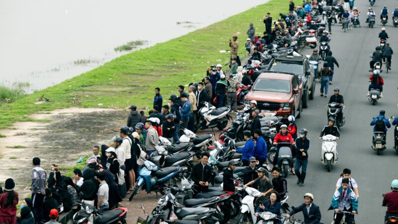 Xót xa ở Ninh Bình: Chú rể 2002 nghi nhảy cầu trong ngày cưới, hình ảnh tại hiện trường khiến dân mạng lặng người!