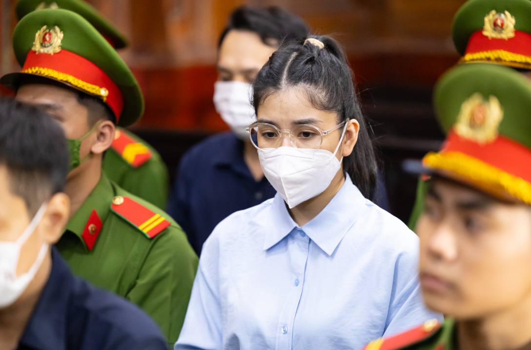 Hằng Du Mục đang nuôi con dưới 36 tháng – vậy có được tạm hoãn thi hành á:n không? Luật sư trả lời khiến ai nghe cũng s:ốc!