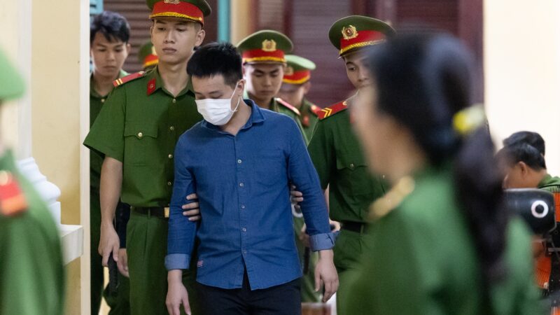 Quang Linh Vlogs xin lỗi người đã yêu thương, nhắc đến bố mẹ trong lời nói sau cùng: Ai nghe xong cũng nghẹn