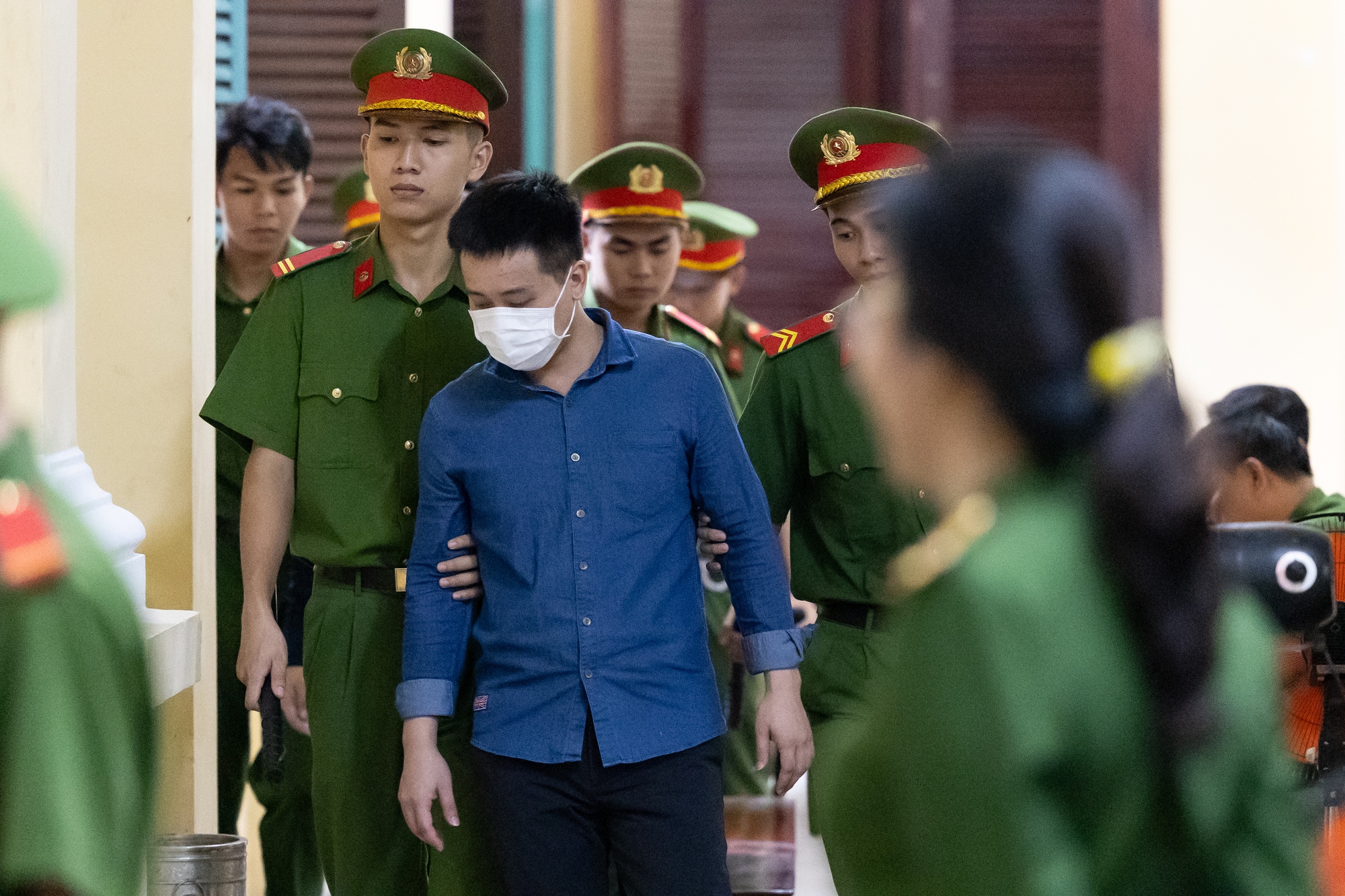 Quang Linh Vlogs xin lỗi người đã yêu thương, nhắc đến bố mẹ trong lời nói sau cùng: Ai nghe xong cũng nghẹn