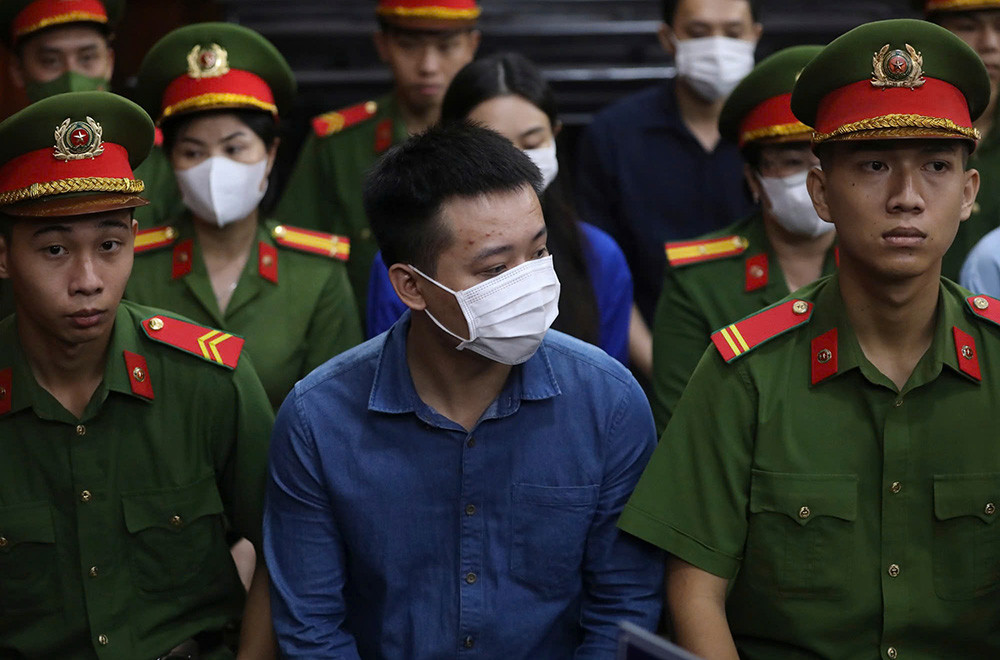 Tuyên án vụ kẹo Kera: Thùy Tiên nhận phán quyết, Quang Linh bị vướng lao lý chỉ vì thiếu hiểu biết khiến ai cũng xót xa