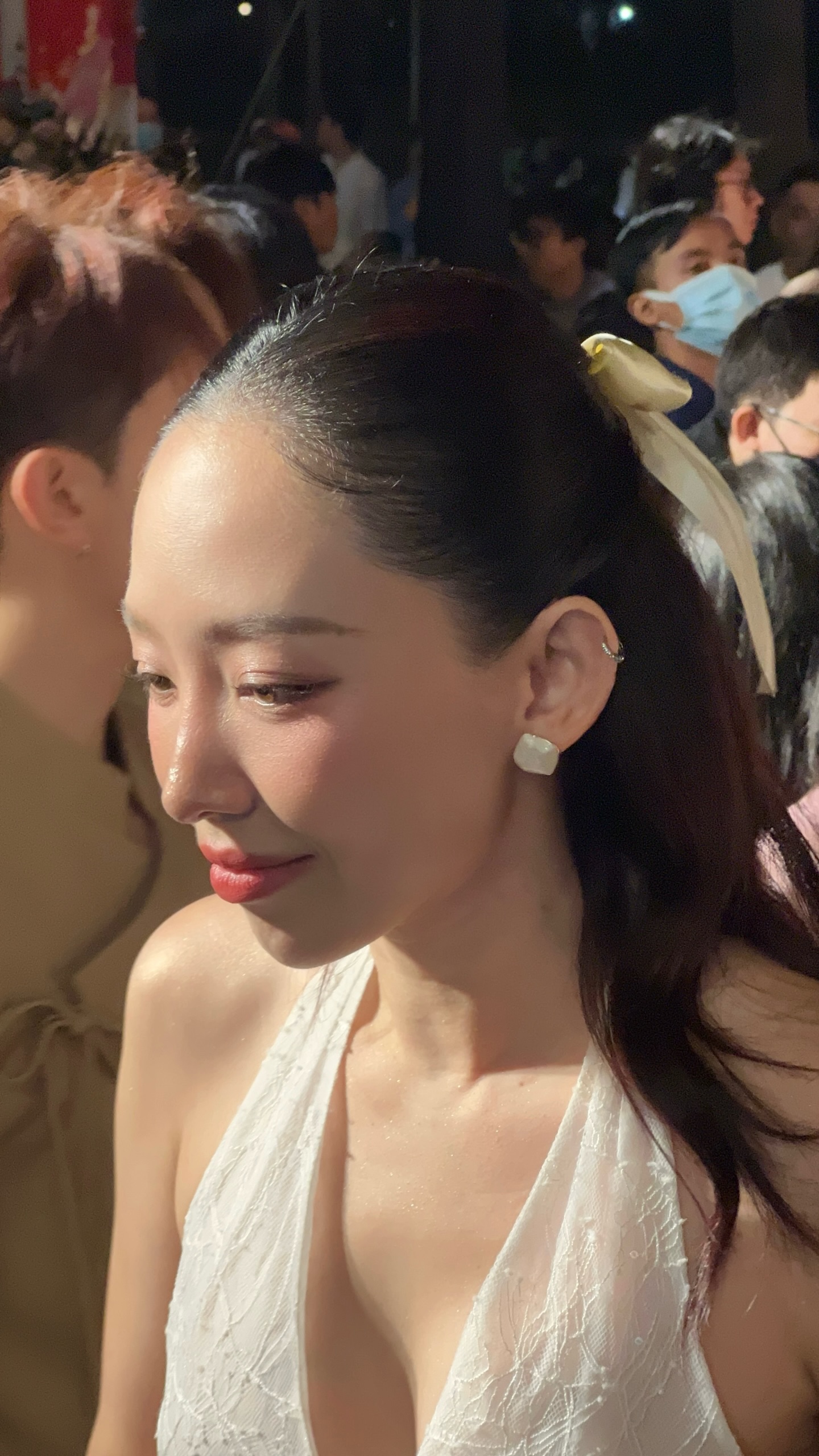 Netizen tròn mắt trước visual “chấp” camera thường của Tóc Tiên: Không filter mà vẫn đẹp lạ, nhìn hoài không tin nổi