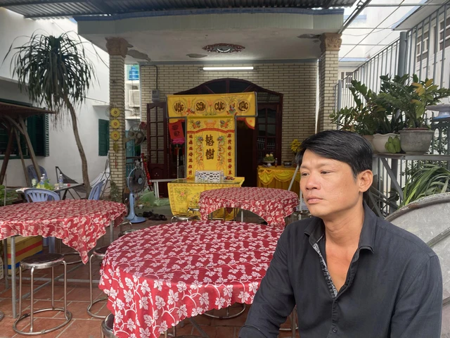 Hình ảnh tại tang lễ NS Thương Tín: Con trai ngồi thất thần, nghẹn ngào vì không kịp nhìn cha lần cuối