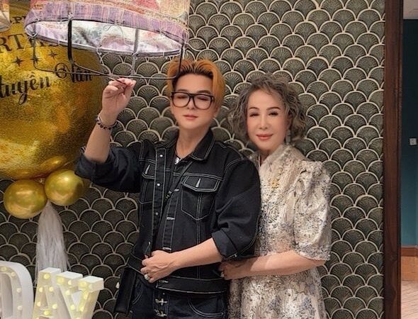 Nam nghệ sĩ cưới vợ giàu hơn 8 tuổi, giấu kín suốt 20 năm: U60 không con cái nhưng ngày nào cũng hôn vợ, nghe mà khó tin thật