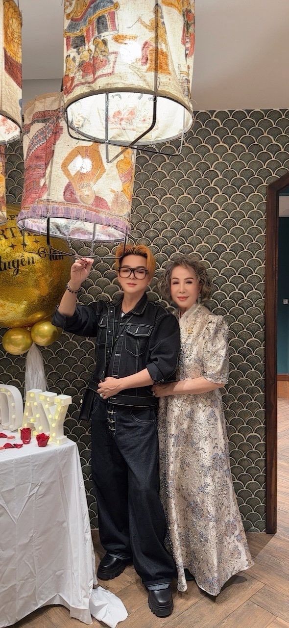 Nam nghệ sĩ cưới vợ giàu hơn 8 tuổi, giấu kín suốt 20 năm: U60 không con cái nhưng ngày nào cũng hôn vợ, nghe mà khó tin thật