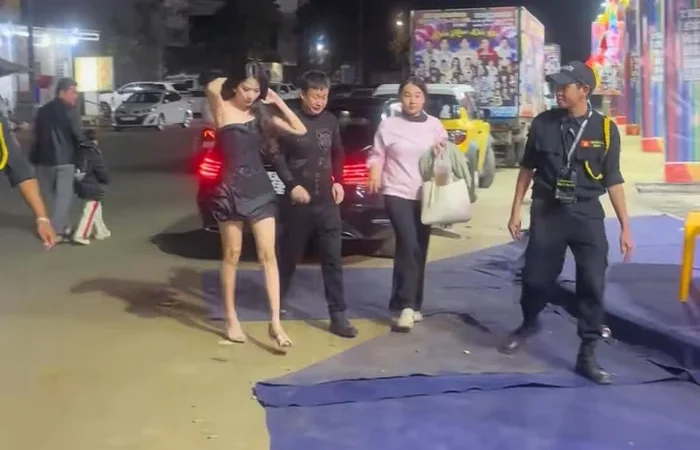 Xôn xao clip khán giả thờ ơ khi Nam Em đi hát hội chợ: Không ai buồn dòm ngó, khung cảnh coi mà tội dễ sợ