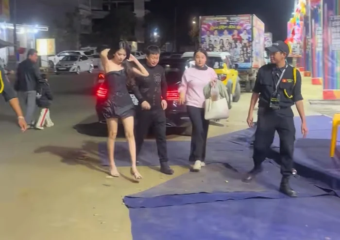 Xôn xao clip khán giả thờ ơ khi Nam Em đi hát hội chợ: Không ai buồn dòm ngó, khung cảnh coi mà tội dễ sợ