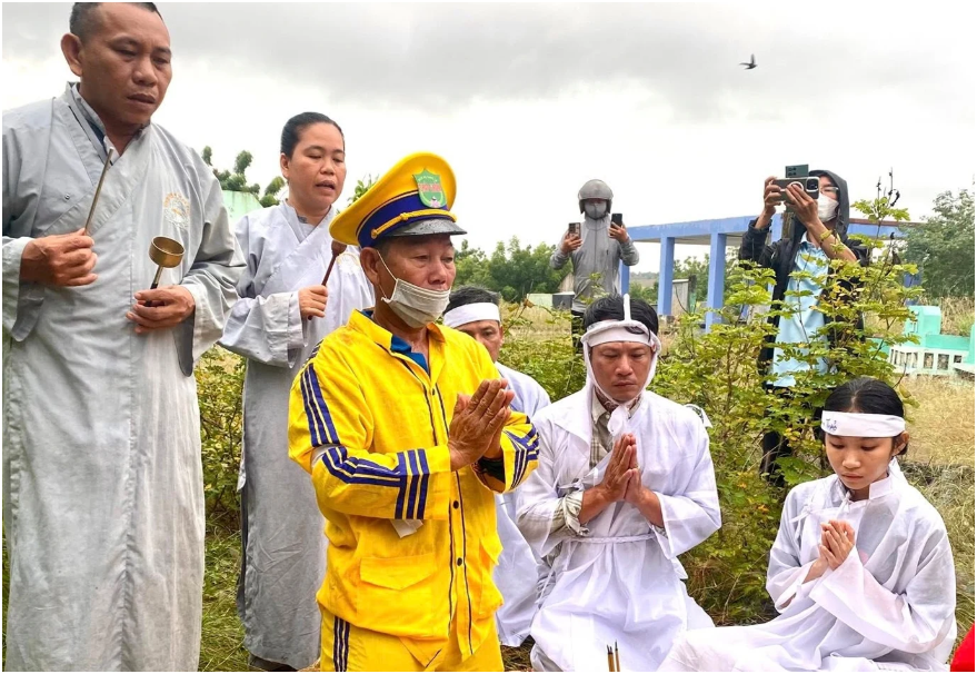 Một nữ ca sĩ nổi tiếng ngỏ ý muốn xây mộ cho diễn viên Thương Tín: ‘Xót xa khi thấy đám ta:ng vắng vẻ người tới viếng’