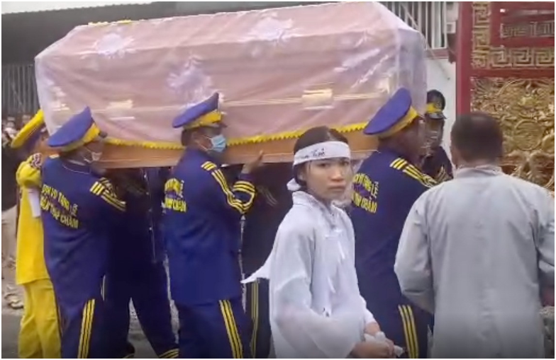 Rõ hình ảnh về con trai – con gái cực hiếm của NS Thương Tín: Không giấu được nổi buồn trong lễ ta:ng cha