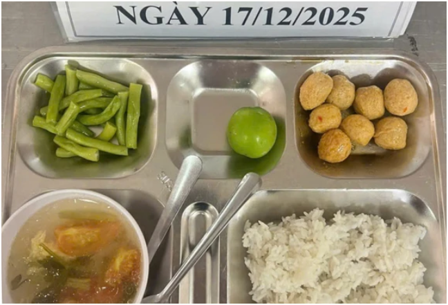 Trường THPT Trưng Vương lên tiếng về bài đăng suất ăn bán trú lèo tèo trên mạng: ‘Nói rõ tất tần tật’