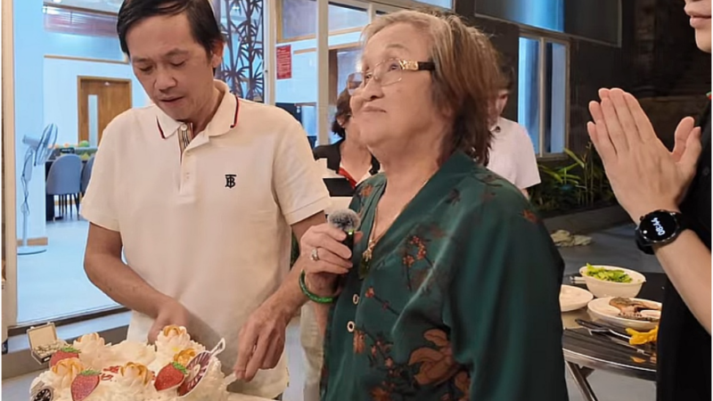 Mẹ ruột Hoài Linh: ‘Tôi không dám nhìn con trai của mình luôn, lúc nào cũng lo lắng’