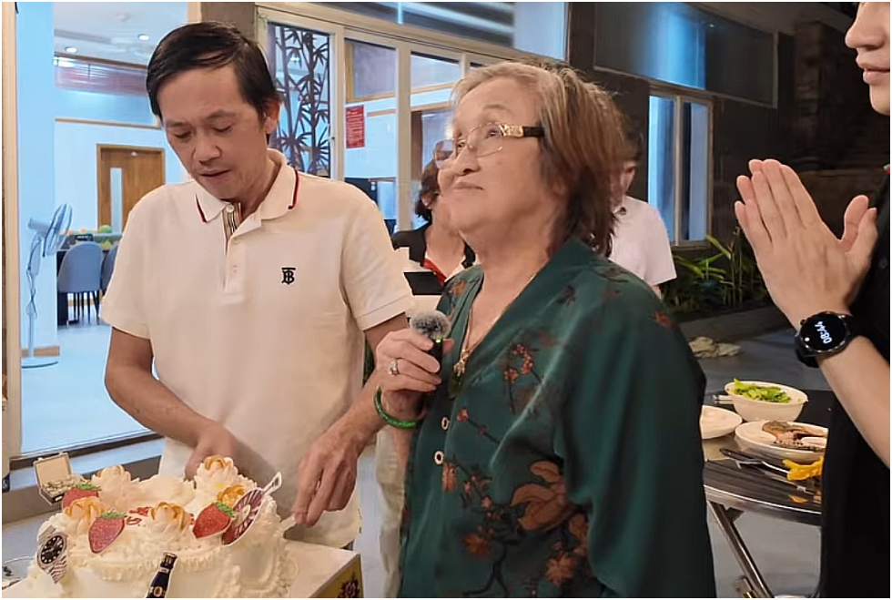 Mẹ ruột Hoài Linh: ‘Tôi không dám nhìn con trai của mình luôn, lúc nào cũng lo lắng’