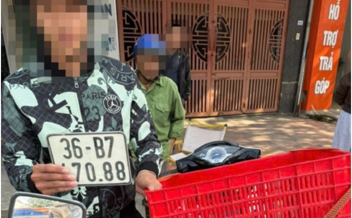 Danh tính shipper Thanh Hóa đi xe ‘4 không’, bị phạt 30 triệu: ‘Bay hết 3 tháng lương’