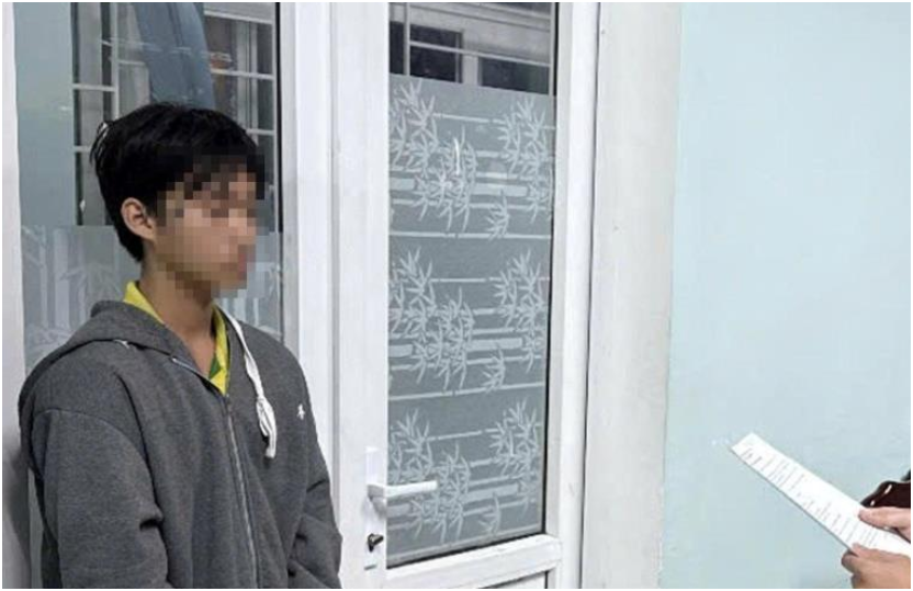 Bức xúc một thiếu niên giậ:t vé số của người khuy:ết t:ật