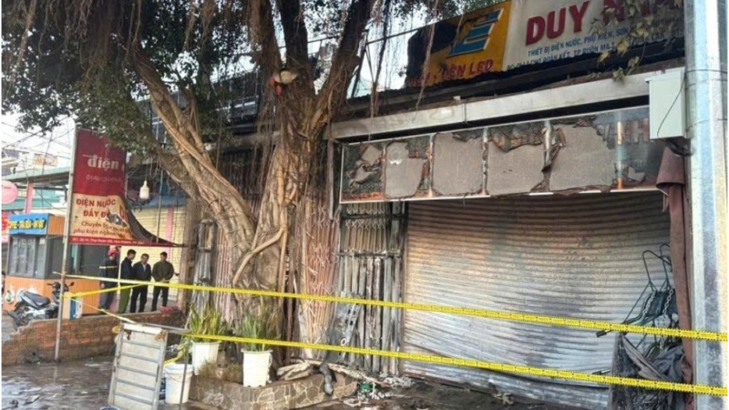 Vụ cháy 4 người tử vong: Cháu bé 26 ngày tuổi sống sót nhờ bố ôm chặt che chắn