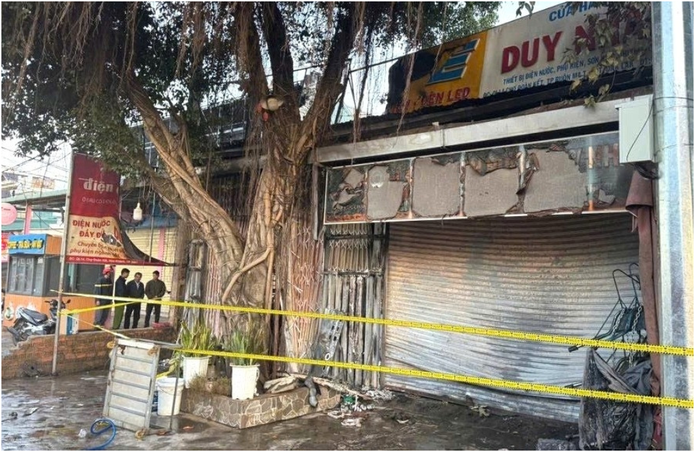 Vụ cháy 4 người tử vong: Cháu bé 26 ngày tuổi sống sót nhờ bố ôm chặt che chắn