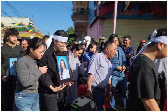 Vụ ch:áy nhà 4 người t:uvo:ng ở Đắk Lắk: Nhiều người đến thắp nén hương ti:ễn bi:ệt n:ạn nhâ:n xấu số, xót thật sự