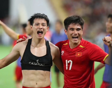 Loạt thông tin “khủng” về Nguyễn Thanh Nhàn – người hùng ghi bàn quyết định giúp Việt Nam thắng Thái Lan 3–2: Nghe xong mới thấy chiến thắng này không hề ngẫu nhiên