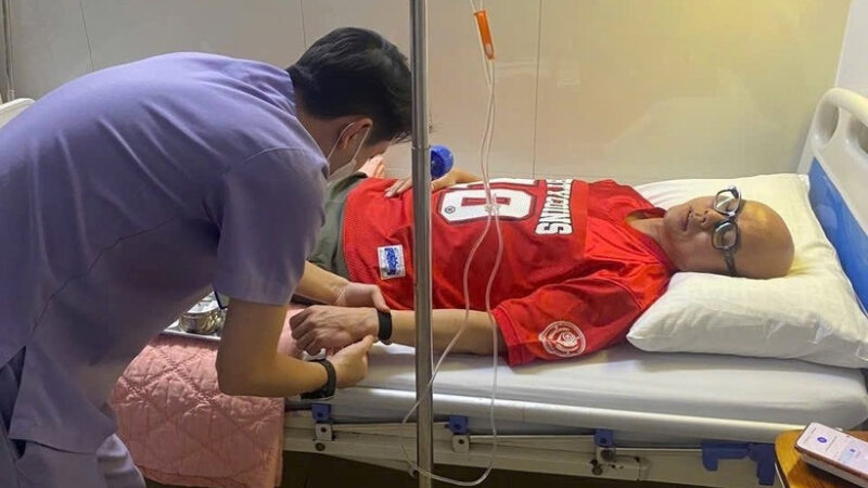 Phan Đình Tùng bất ngờ nhập viện cấp cứu, tình hình sức khỏe hiện tại khiến nhiều người không khỏi lo lắng