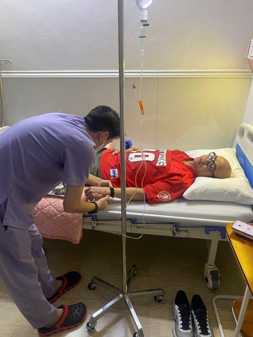 Phan Đình Tùng bất ngờ nhập viện cấp cứu, tình hình sức khỏe hiện tại khiến nhiều người không khỏi lo lắng