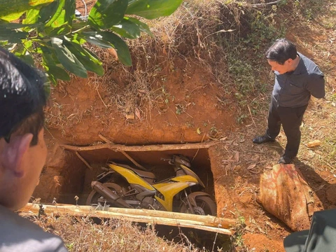 Truy tìm nghi phạm cướp ngân hàng ở Gia Lai: Công an phát hiện xe máy bị chôn gần khu công nghiệp, nghi phương tiện gây án