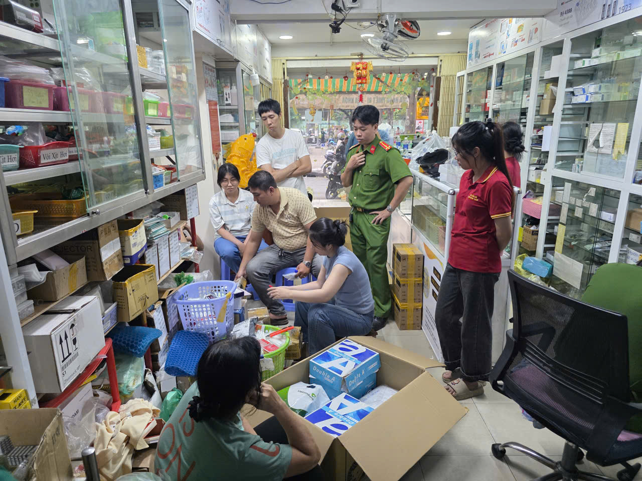 Rúng động TP.HCM: Phát hiện đường dây “hô biến” thạch tín gây ung thư thành thuốc diệt tủy răng, tuồn hơn 3.000 sản phẩm vào các phòng nha