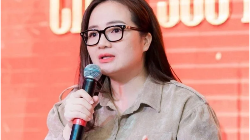 Hàng chục người kéo đến biệt thự của Hoàng Hường để đòi tiền lương: ‘Làm một hành động đặc biệt’