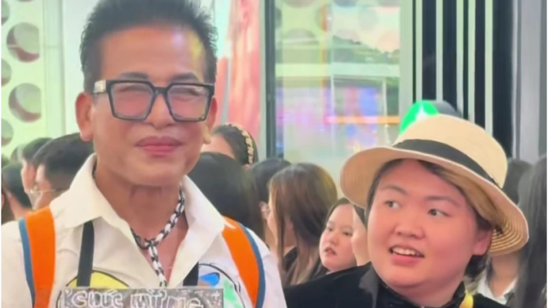 Thanh Bạch bất ngờ công khai vợ mới, danh tính khá bất ngờ: ‘Nhìn chị không khác gì như trợ lý xách đồ của nam MC’