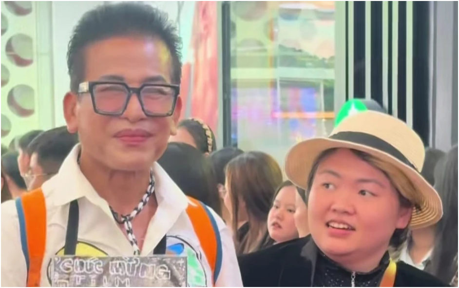 Thanh Bạch bất ngờ công khai vợ mới, danh tính khá bất ngờ: ‘Nhìn chị không khác gì như trợ lý xách đồ của nam MC’