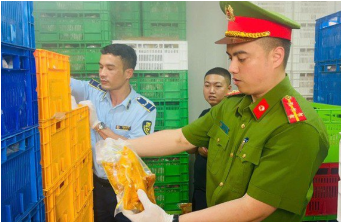 Hàng loạt vụ thực phẩm b:ẩn bị ph:anh ph:ui: Đáng sợ thật sự, riết chẳng dám ăn thứ gì luôn