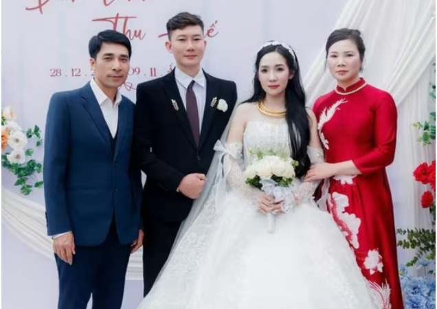 Chuyện không thể ngờ: Bố mẹ chồng làm 45 mâm cỗ gả con dâu cũ, lời dặn dò khi lên xe hoa khiến tất cả rơi nước mắt, ai cũng xót