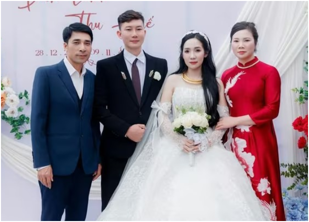 Chuyện không thể ngờ: Bố mẹ chồng làm 45 mâm cỗ gả con dâu cũ, lời dặn dò khi lên xe hoa khiến tất cả rơi nước mắt, ai cũng xót