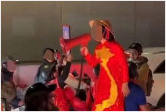 Thực hư cờ nhíp người phụ nữ cầm loa hô hào ‘Công an ngủ hết rồi, tí đi đua xe nhé, thôi xong rồi’