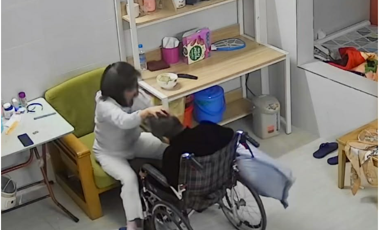 Tiết l:ộ mức lương cao ngất của nữ giúp việc bạo hành bà cụ 82 tuổi: “Có phúc mà không biết hưởng”