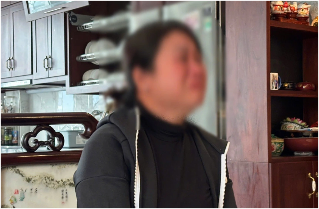 Con gái bà cụ 82 tuổi bị bạ:o hà:nh khóc nức nở khi chứng kiến sự việc: “Tui trả lương cao mà, có phải thấp đâu mà hà:nh h:ạ mẹ tôi dữ vậy”