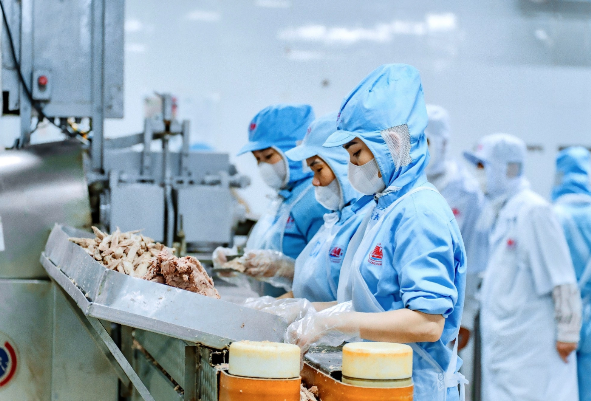 Quy trình làm thịt hộp, xúc xích của Đồ hộp Hạ Long bị hé lộ: Xem xong nhiều người chỉ biết… sững sờ