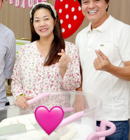 Vợ Cao Minh Đạt ở cữ như bà hoàng: Massage chân tận nơi, ăn uống chuẩn chỉnh đủ 6 bữa mỗi ngày