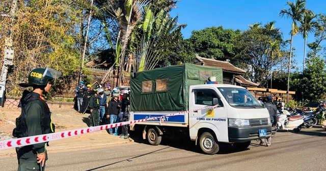 Vụ cướp ngân hàng ở Gia Lai nóng từng phút: Công an phong tỏa 2 căn nhà truy tìm nghi phạm, người dân hiếu kỳ kéo đến kín khu vực