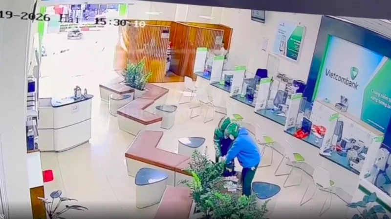 Rõ khung xử lý hai đối tượng cướp 1,8 tỷ tại Vietcombank Gia Lai: Đối mặt án phạt cực nặng, “đi là khó có ngày về”