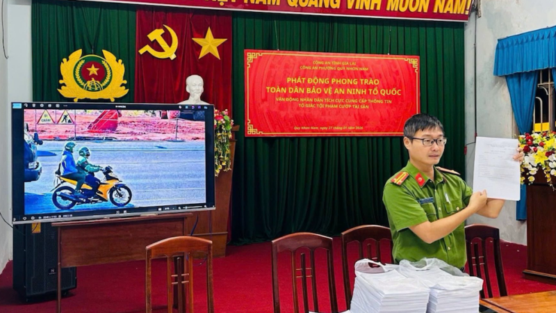 Vụ cướp ngân hàng ở Gia Lai: Công an đi từng ngõ, gõ từng nhà, từ đồng bằng đến miền núi, ngày đêm kêu gọi người dân phối hợp tố giác hai tên cướp