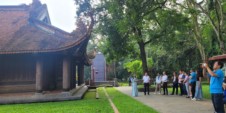 Đình chỉ nữ hướng dẫn viên thuyết minh sai tại Khu di tích Quốc gia đặc biệt: Làm nghề bao năm mà vẫn để sai thế này thì khó chấp nhận