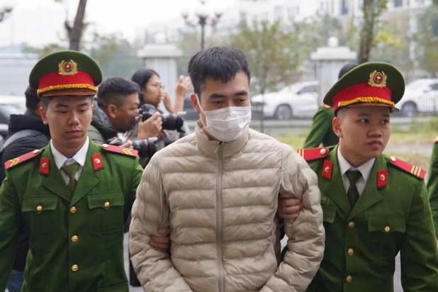 Bị truy vấn “thấy lợi mới làm”, ông chủ sữa HIUP ên tiếng trước tòa: Thừa nhận có sai sót nhưng khẳng định không xuất phát từ động cơ trục lợi, cho rằng “sữa không độc hại, chỉ sai hàm lượng”