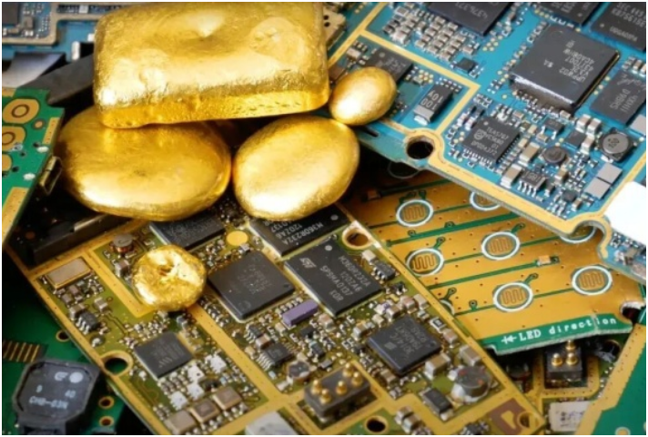 Giá vàng leo thang, người đàn ông thông minh khi dùng những thứ bỏ đi để thu về 5 cây vàng: “Sự thật bất ngờ luôn”